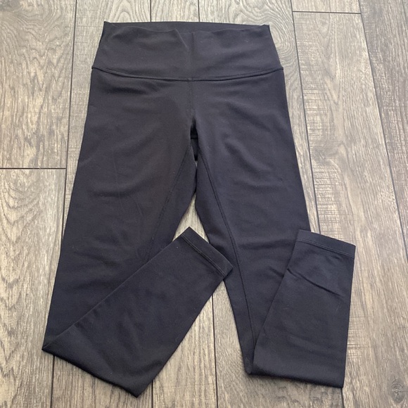 Lululemon Wunder Under high rise leggings. Excellent condition with no piling. - Picture 3 of 5